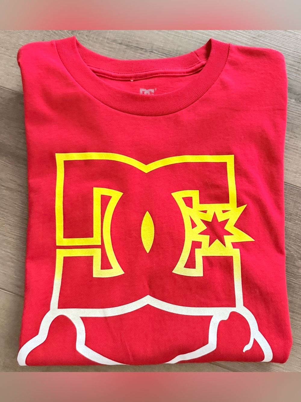 DC Shoes Skull & Crossbones Graphic Unisex Large Tee T Shirt Red Skater Y2K